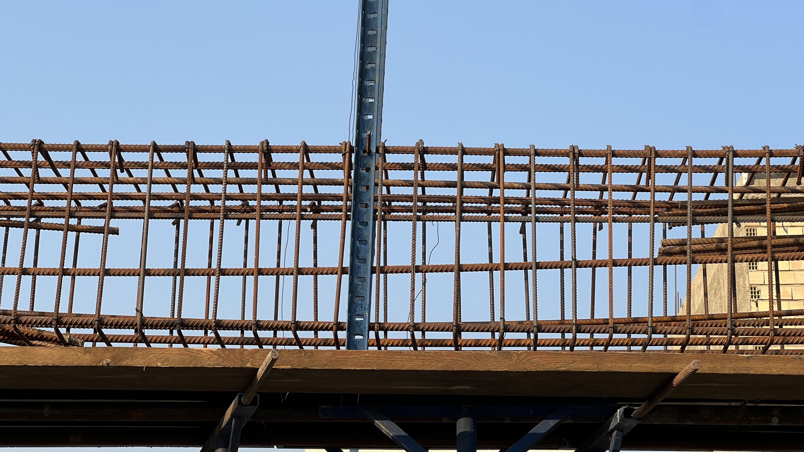 آرماتوربندی ساختمان بتنی؛ انواع میلگرد، اصول اجرا و نکات نظارتی